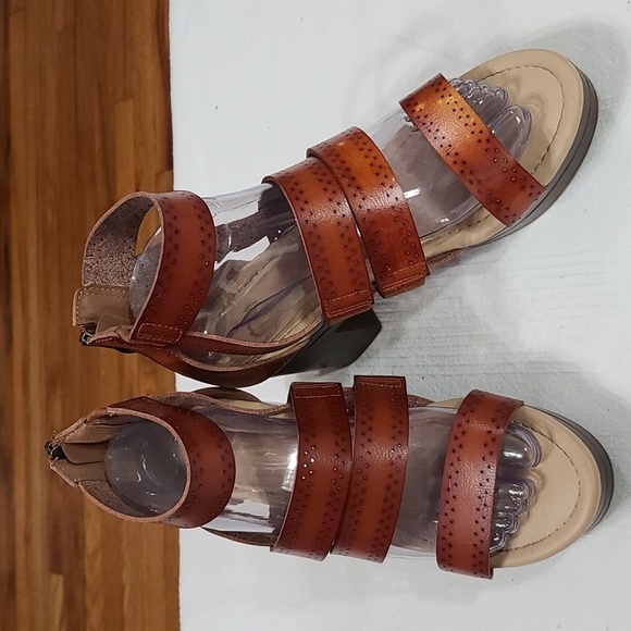 C Comfort Womens Faux Brown Leather Heeled Sandals Strappy Zips Ankle Strap Sz 8 - Picture 1 of 15